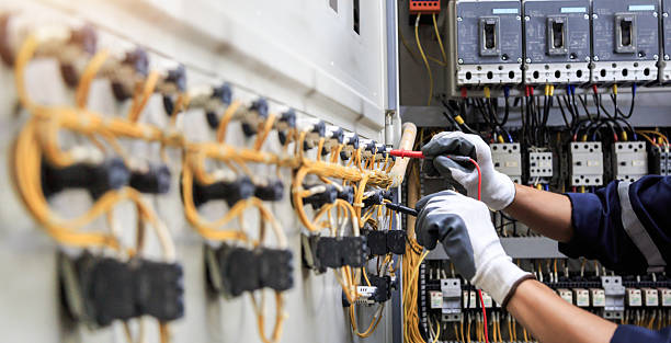Professional Electrician technician working in Harahan, LA